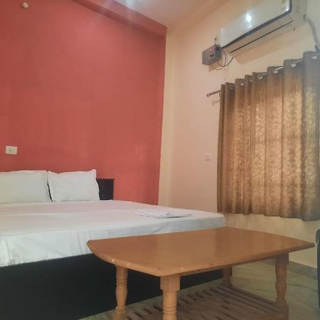 Sky Inn Paying Guest House พาราณสี ภายนอก รูปภาพ