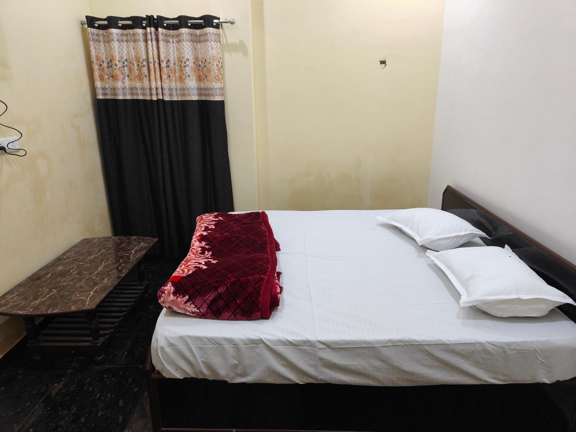Sky Inn Paying Guest House พาราณสี ภายนอก รูปภาพ