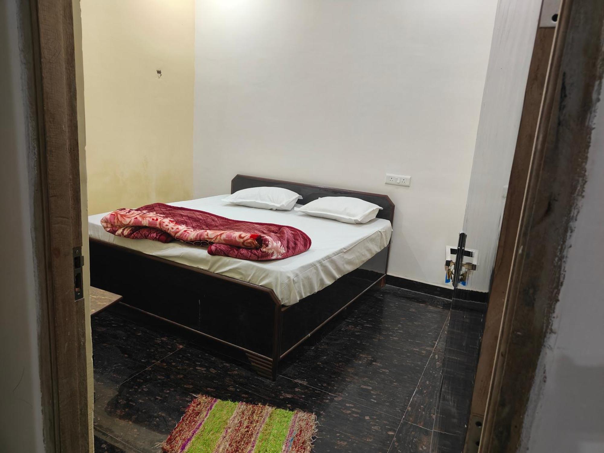Sky Inn Paying Guest House พาราณสี ภายนอก รูปภาพ